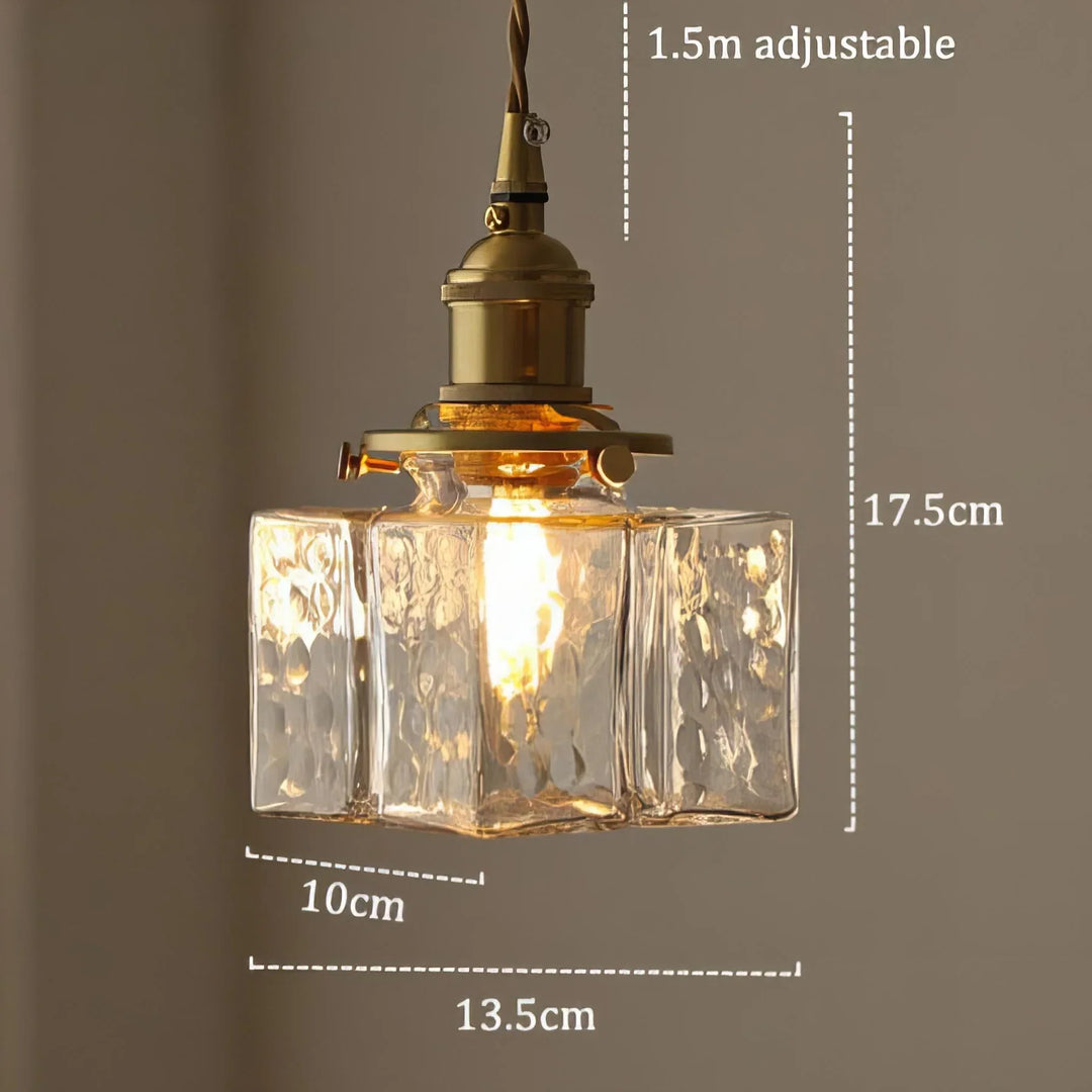 Vintage-Pendelleuchte mit Glasschirm und Messingfinish