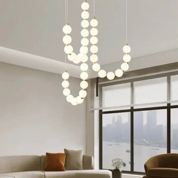 Moderne LED-Pendelleuchte – ausdrucksstarke Kugelkette aus Lichtbällen