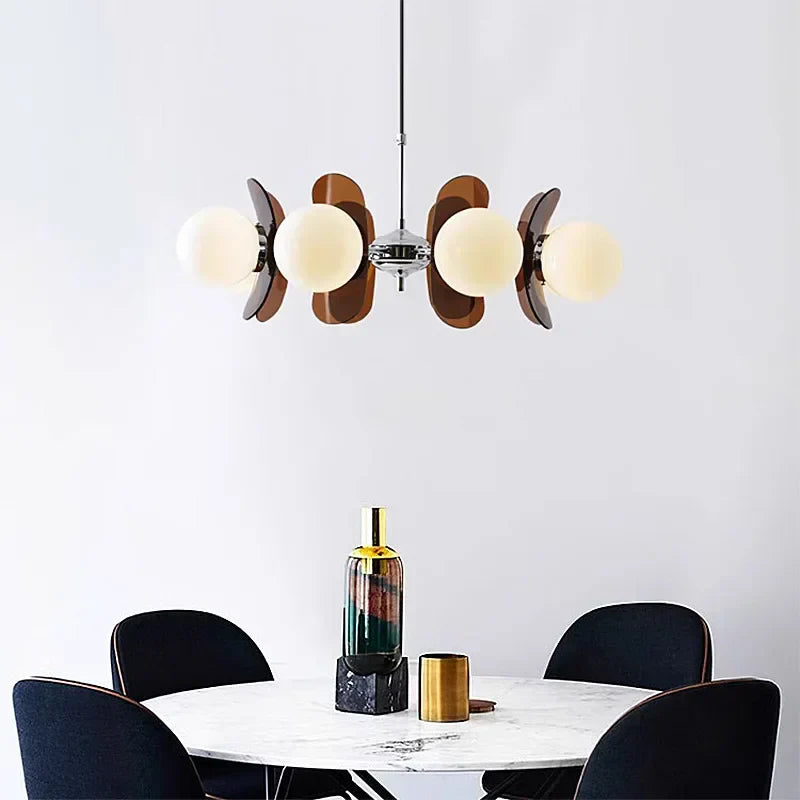 Pendelleuchte im Retro-Bauhaus-Stil mit Kugelschirmen