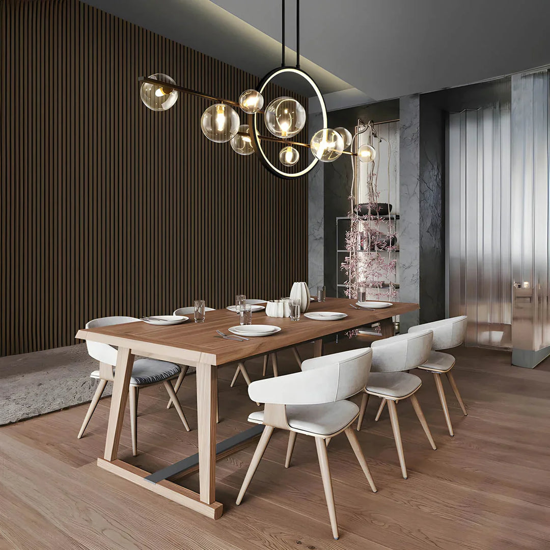 Moderne Deckenleuchte mit kugelförmigen Glasschirmen und geometrischem LED-Ring