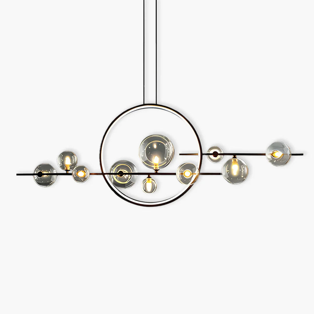 Moderne Deckenleuchte mit kugelförmigen Glasschirmen und geometrischem LED-Ring