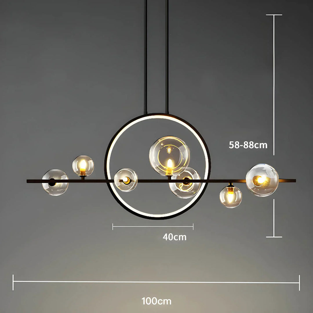 Moderne Deckenleuchte mit kugelförmigen Glasschirmen und geometrischem LED-Ring