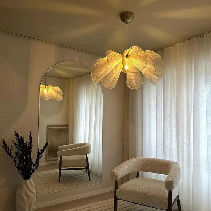 Pendelleuchte mit Blütenschirm – modernes Boho-Design