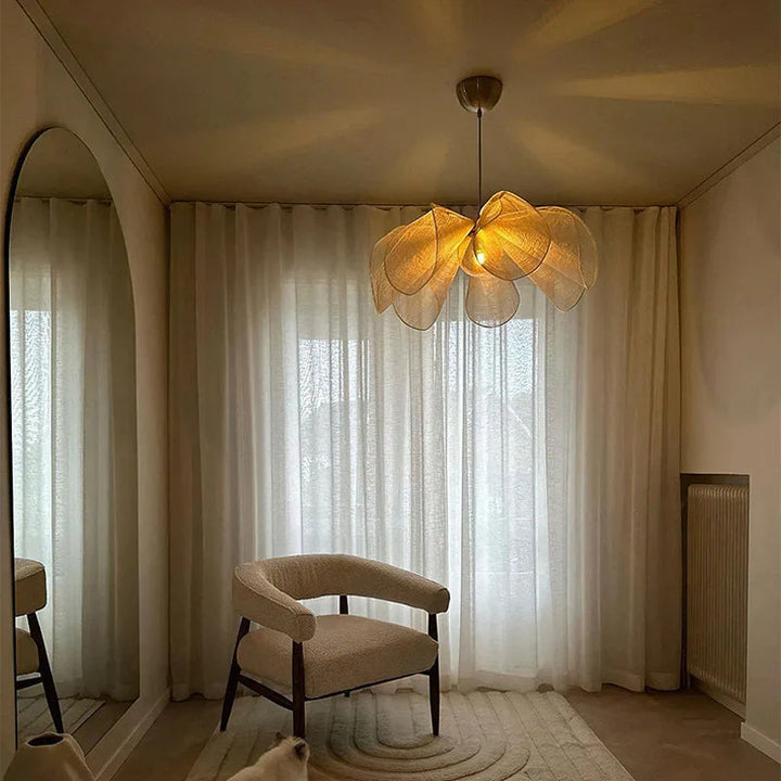 Pendelleuchte mit Blütenschirm – modernes Boho-Design